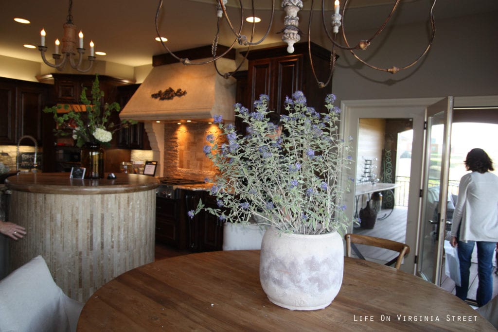 A side door leading to the outside porch just off the kitchen.
