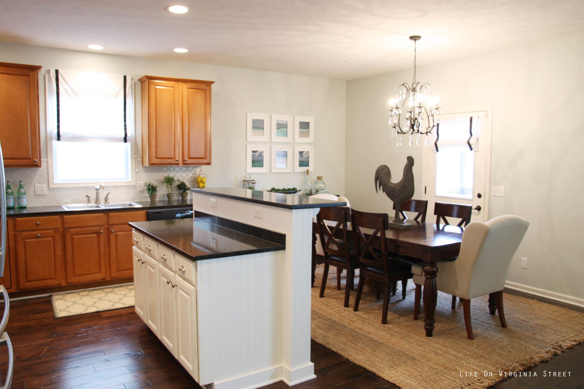 A view of the kitchen and dining table together.