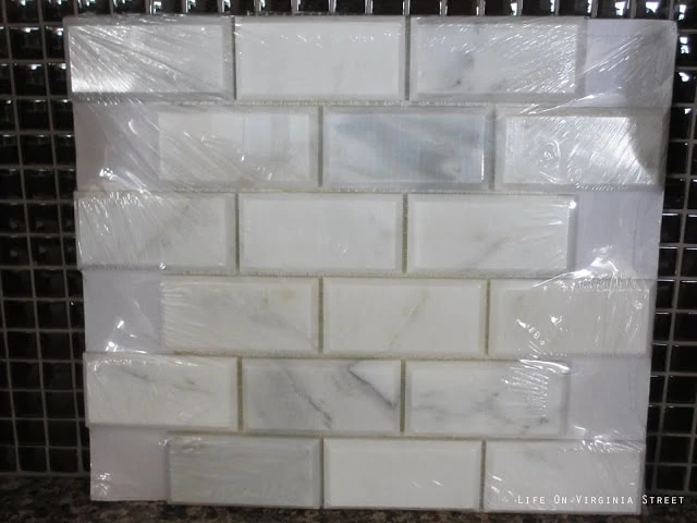 The color variations in the white tile.