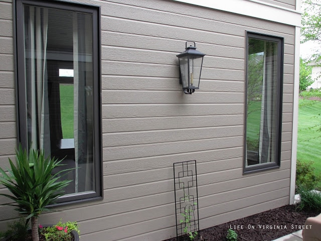 A light fixture on the side of the house.