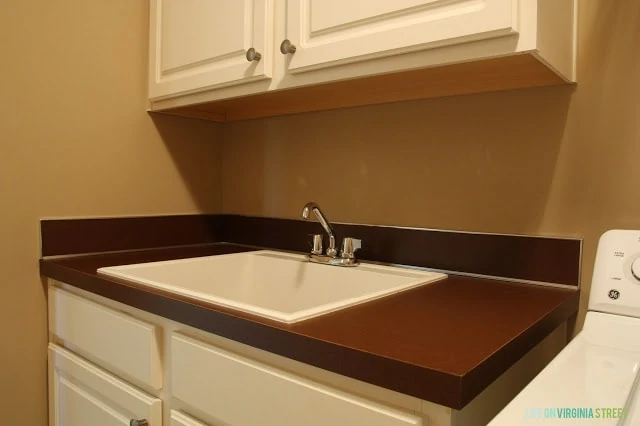 The laundry room sink and countertop.