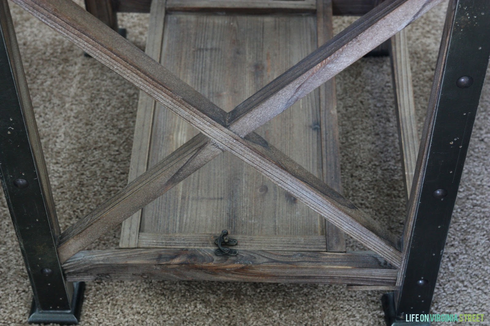 How to Pick Out a Side Table for Your Office Life on Virginia Street