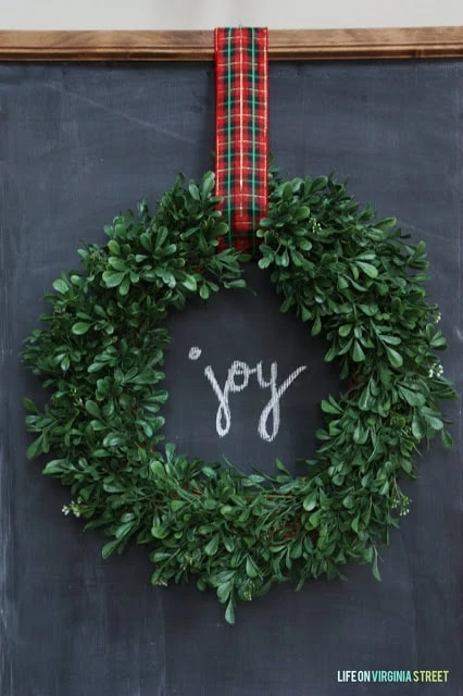 DIY Christmas Chalkboard with Wreath with the Word JOY