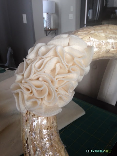 A wreath with ruffles on it.