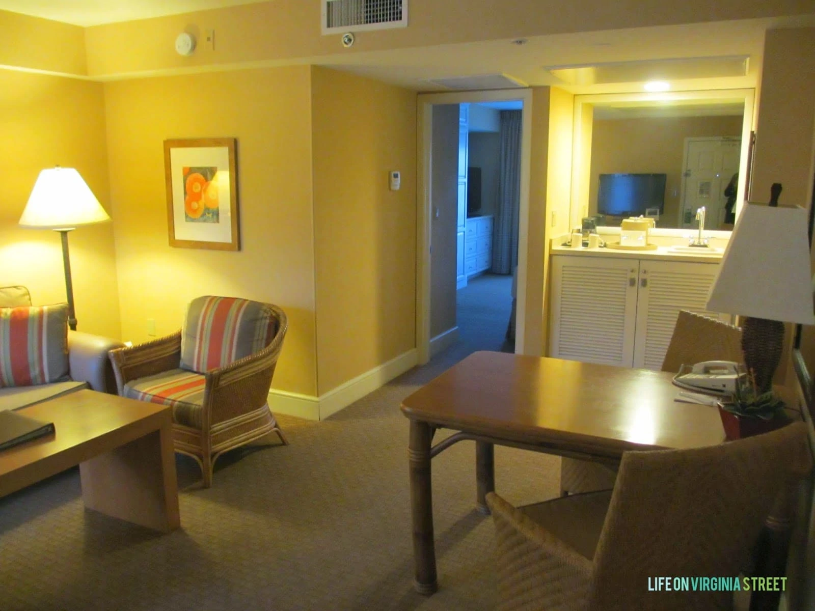 A small desk inside the hotel room.