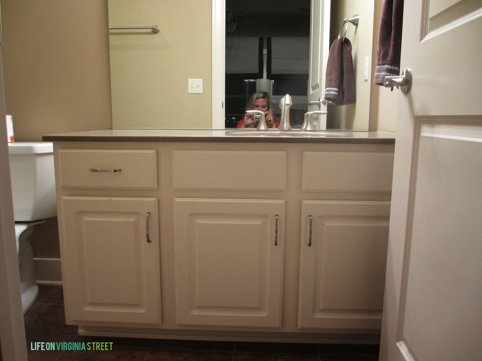 Boring beige bathroom alert! We have so many bathrooms that look like this and  I'm going to brighten every single one of them!