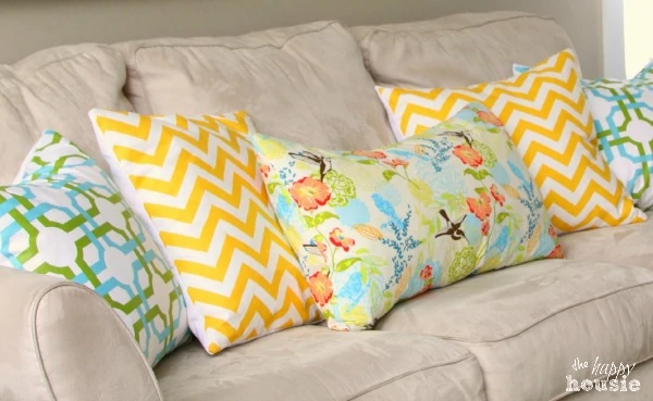DIY Envelope Lumbar Pillow spring pillow at The Happy Housie