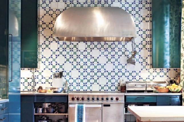 This blue and white tile backsplash has such a unique and fun pattern. I also love the blue cabinets. 