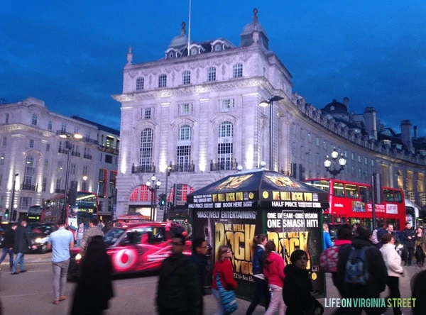 London - Piccadilly Circus - Life On Virginia Street