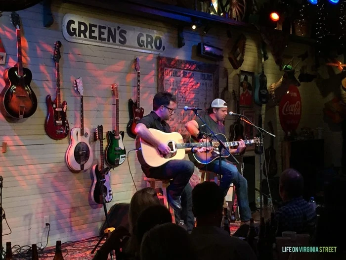 Nasvhille Chris DiStefano and Rhett Akins - Life On Virginia Street