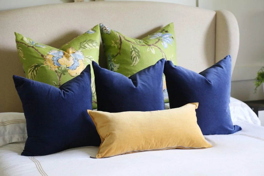 blue-green-and-gold-fall-guest-bedroom-pillows