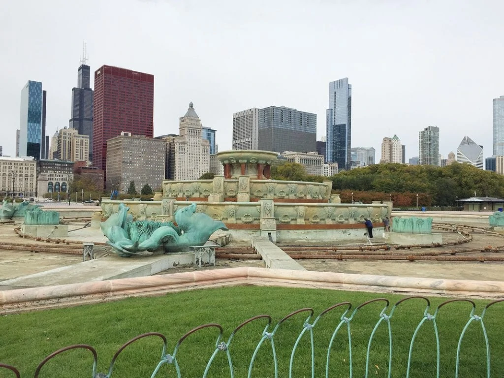 The Chicago skyline behind the fountain.