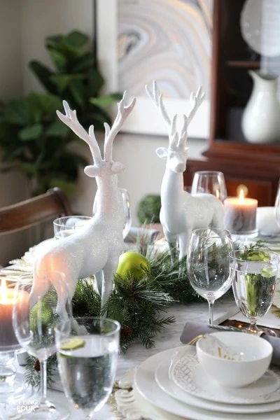 chic-christmas-centerpiece-idea-teaser-setting-for-four