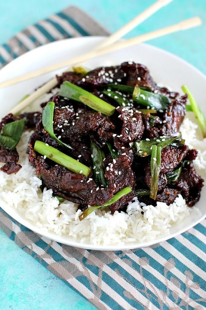Mongolian beef on rice and green onion.