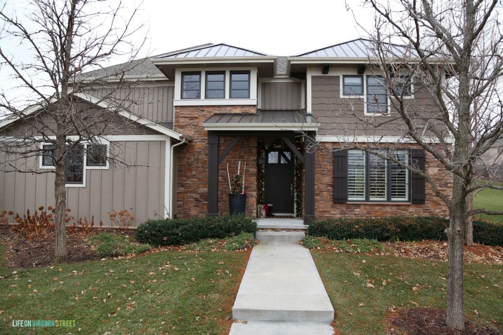 A better view of the front of the house without leaves