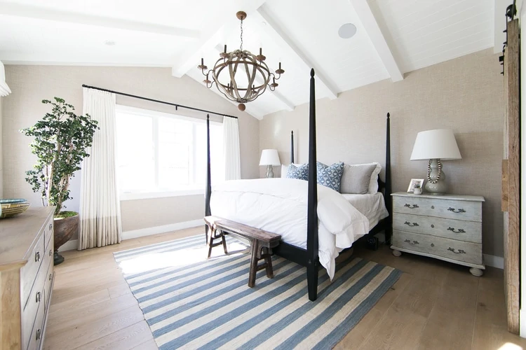 Blue, white and neutral beachy bedroom via Kelly Nutt Design