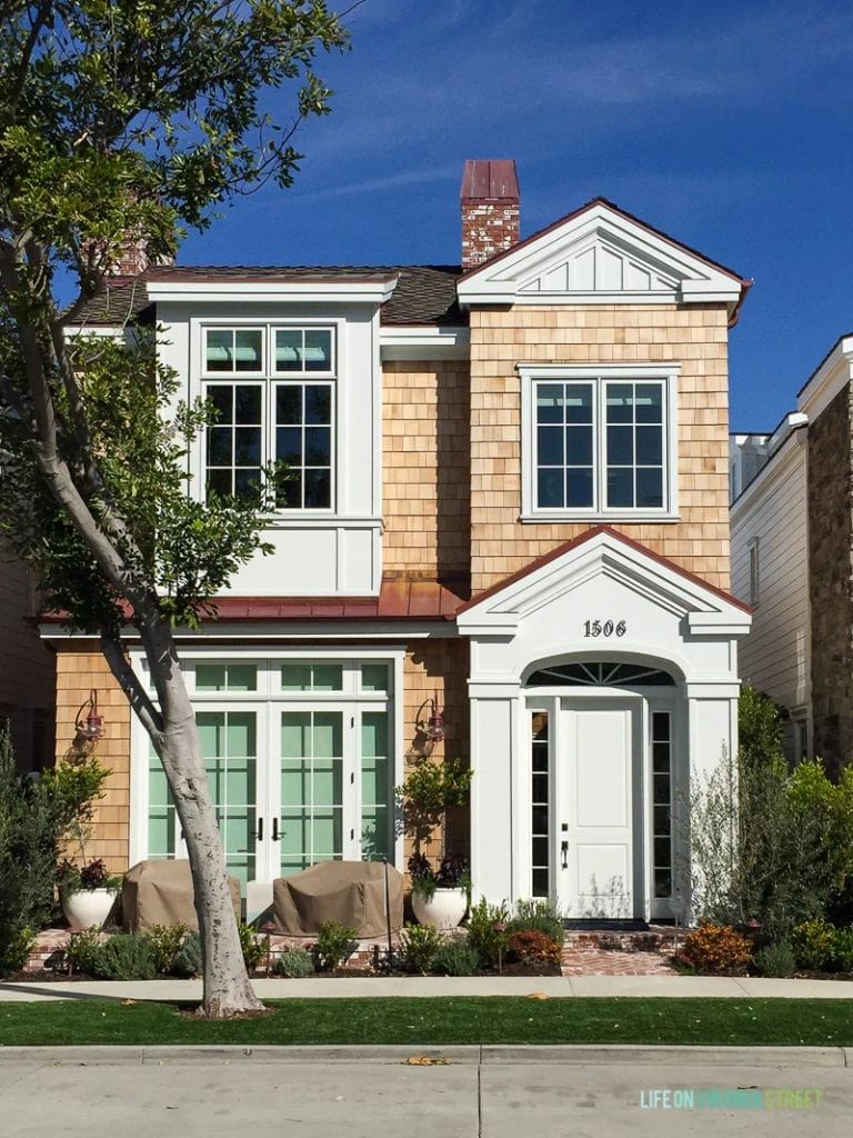 This home has cedar shingles with white accents. I love the look - classic and outdoorsy at the same time!