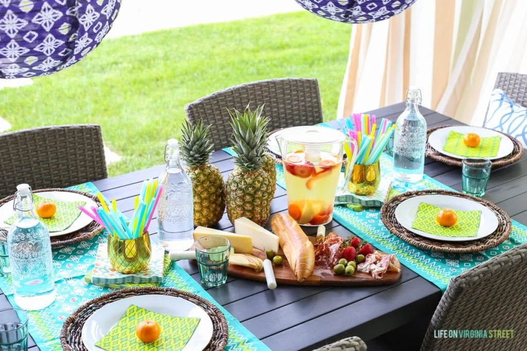 Bright colors on the table in the runner and napkins.