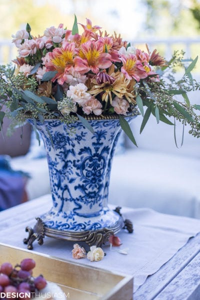 Beautiful vase and flower arrangement from Designthusiasm!
