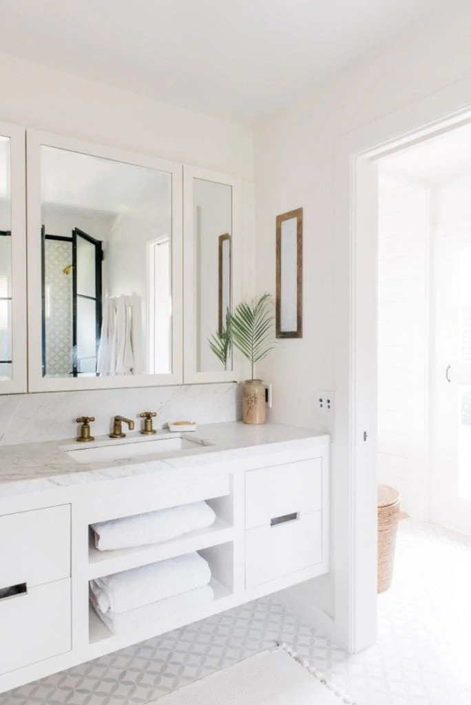 Adorable Hawaii beach cottage renovation! Look at this stunning white bathroom!