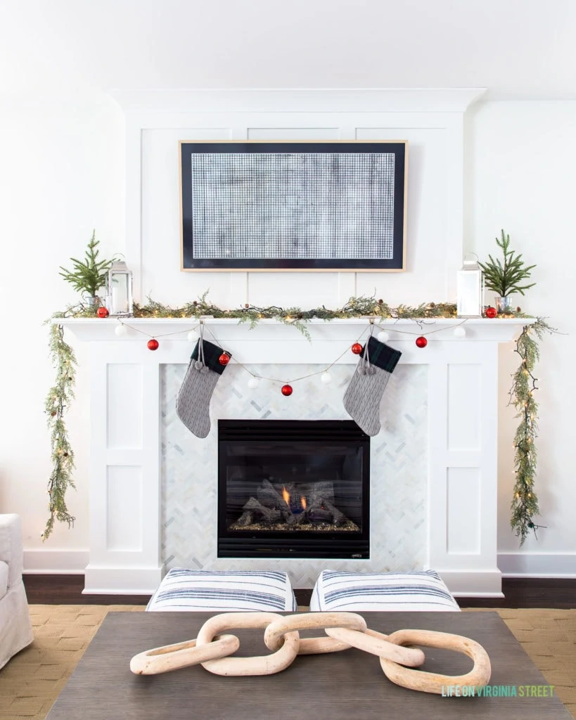 A gorgeous white and marble Christmas mantel along with an easy DIY ornament garland. Full tutorial included!