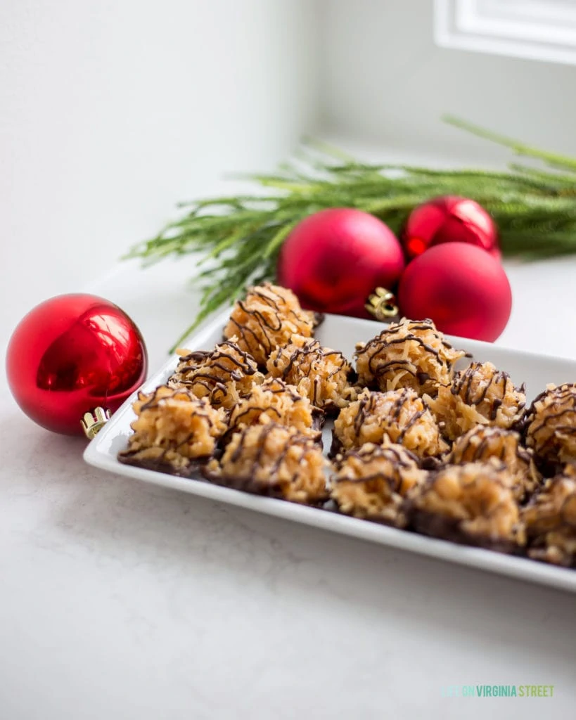 These dark chocolate coconut salted caramel macaroons are so delicious and easy to make! Drizzled with chocolate and sprinkled with sea salt, they are a great sweet treat!