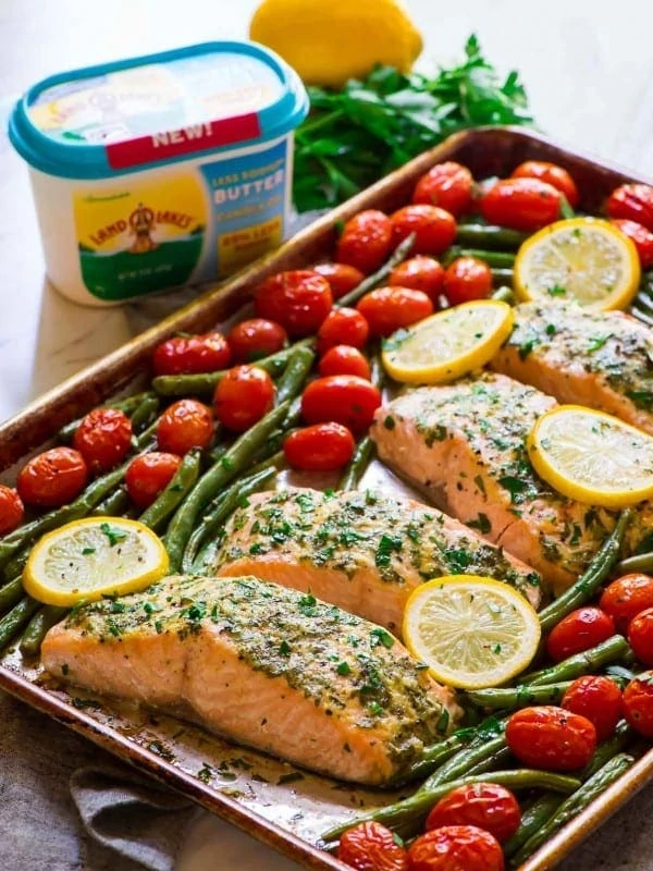 Garlic Salmon With Lemon Butter