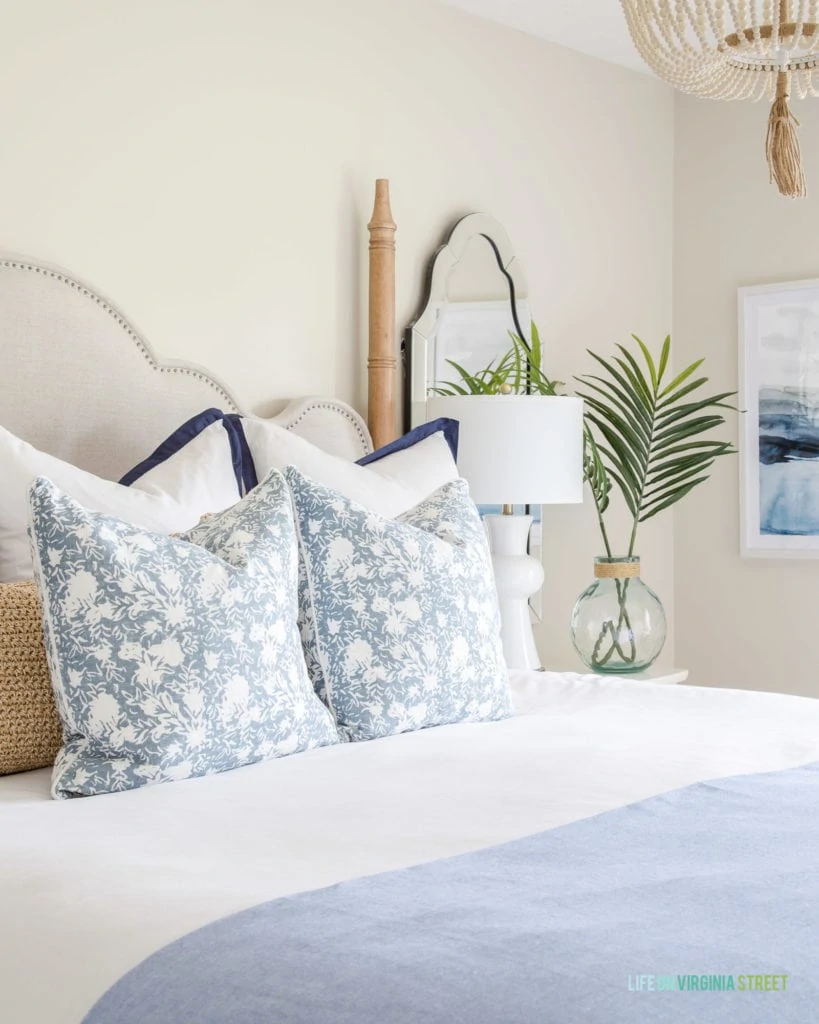 Blue and white blankets and pillows on the bed.