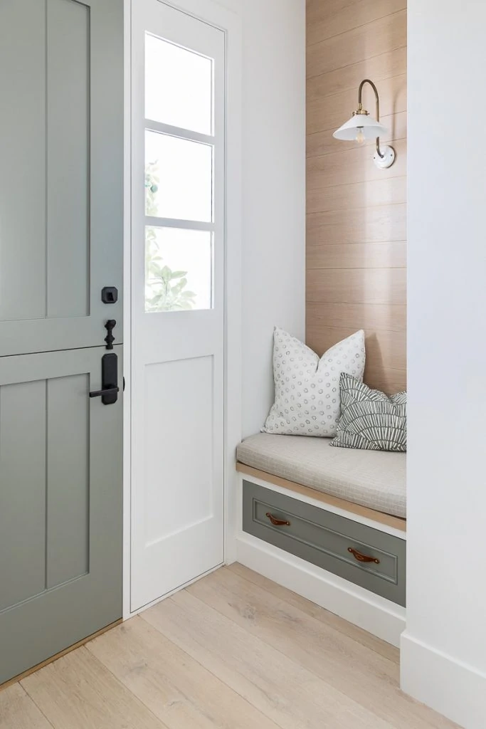 Gorgeous entry nook makeover from Mindy Gayer Design | Photo by Vanessa Lentine