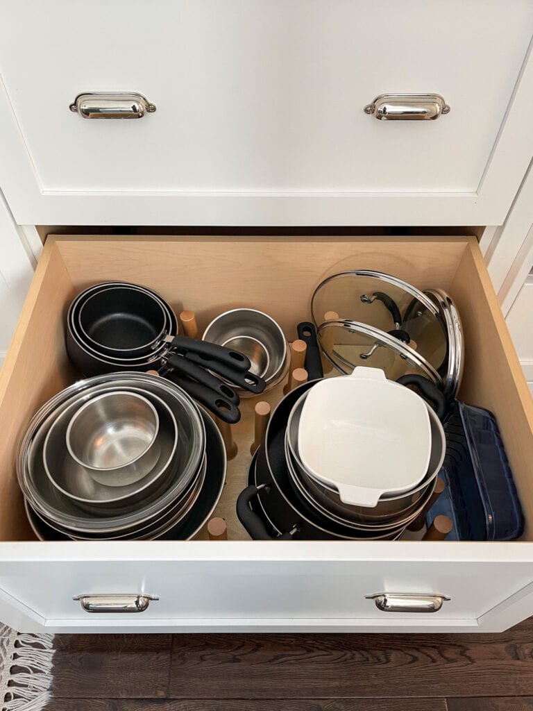 How to Organize Kitchen Cabinets and Drawers
